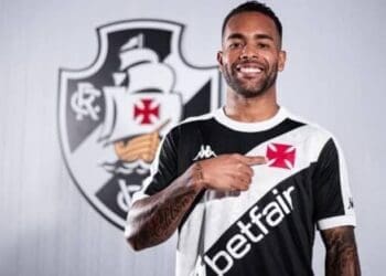 Alex Teixeira desativou suas redes sociais devido a ameaças recebidas.