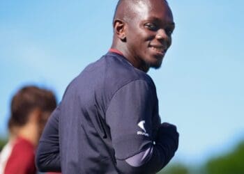 Vasco esteve em negociações com o atacante colombiano Edwuin Cetré, do Estudiantes-ARG, mas não conseguiu chegar a um acordo.