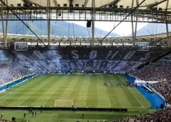 Torcedora do Vasco afirma ter sido maltratada pela equipe do Flamengo no Maracanã.