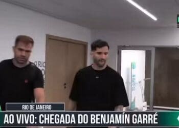 Assista à primeira entrevista de Benjamin Garré logo após sua chegada ao Rio de Janeiro.