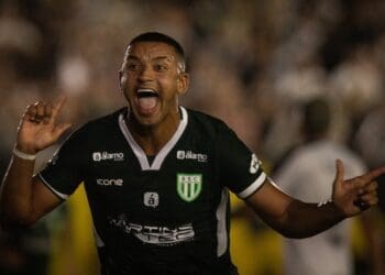 Ex-Vasco e atualmente no Boavista, o atacante Zé Vitor se destaca como carrasco dos grandes e se torna artilheiro do Campeonato Carioca.