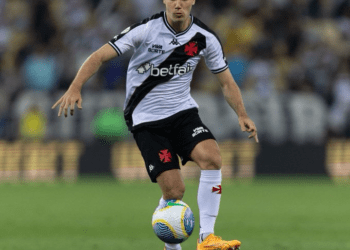 Milan demonstra interesse em Lucas Piton; Vasco está disposto a negociar o lateral apenas por valores acima de 9 milhões de euros.