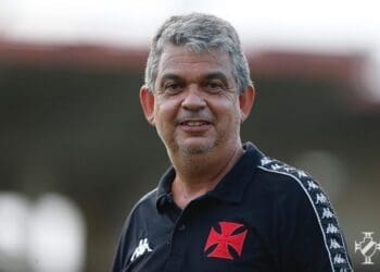 Ex-Vasco, Carlos Brazil pode assumir a liderança das categorias de base do Atlético-MG