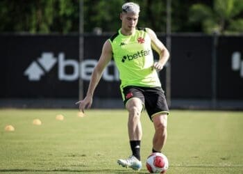 Vasco trabalha para decidir o futuro de Capasso, Zé Gabriel, Riquelme, De Lucca, JP e Lucas Eduardo