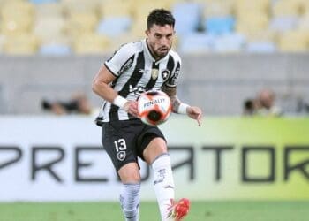 Botafogo renuncia ao pedido de efeito suspensivo e Barboza e Alex Telles não jogarão contra o Vasco.