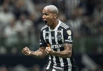 Deyverson concorda em receber um salário reduzido e reinicia negociações com o Vasco.