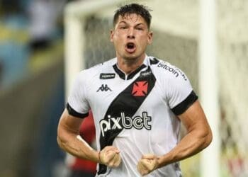 Souza e Maxime Domínguez não estão na lista de jogadores convocados para o confronto entre Vasco e Botafogo.