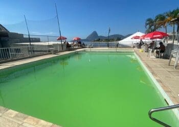 Foto revela condição da piscina do Calabouço; Vasco afirma que realiza manutenções regulares e se desculpa com os sócios.