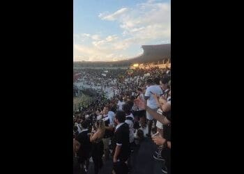 Vídeo exibe a empolgação dos torcedores em São Januário antes do confronto entre Vasco e Botafogo
