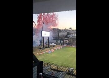 Vídeo exibe foguetório em São Januário antes do confronto entre Vasco e Botafogo; assista