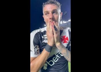 Vegetti comemora triunfo do Vasco e antecipa semifinal do Carioca; assista ao vídeo
