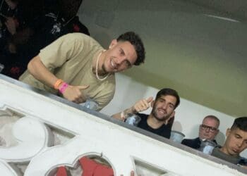 Confira a imagem de Garré e Nuno Moreira em São Januário.