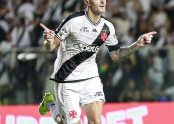 Com 40 gols, Vegetti iguala Yago Pikachu e se torna o 6º maior artilheiro do Vasco no século.
