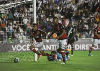 Vasco deseja que o 1º jogo da semifinal do Carioca contra o Flamengo aconteça em São Januário.