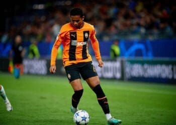 Corinthians e São Paulo manifestam interesse pelo jovem talento vascaíno Eguinaldo, atualmente no Shakhtar Donetsk.