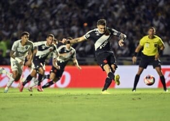 Dos 40 gols anotados por Vegetti com a camisa do Vasco, 32 deles foram feitos durante a jogada; confira os números.