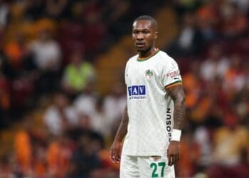 Loide Augusto em ação pelo Antalyaspor, da Turquia — Foto: Ahmad Mora/Getty Images