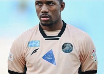 Emprestado pelo Vasco, Leandrinho celebra triunfo em sua estreia pelo Al Shabab