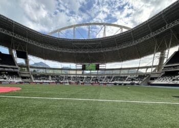 Vasco enfrenta desvantagem em jogos no Engenhão contra o Flamengo