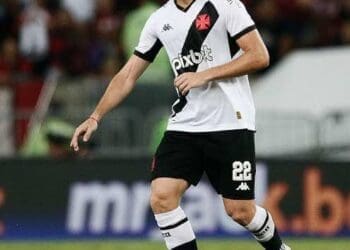 Capasso busca uma oportunidade no time do Vasco.