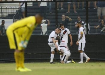 Thiago Galhardo esclarece ‘confusão’ com Leandro Castan no Vasco