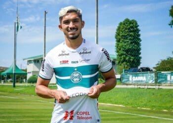 Cria do Vasco, Andrey se despede do Coritiba e fecha contrato com o Athletic-MG