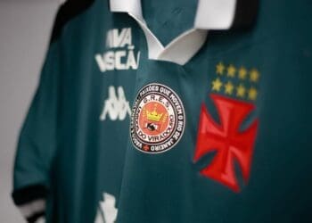 Camisas dos 11 jogadores titulares e a de Carille farão uma homenagem às 12 escolas de samba do Grupo Especial do Carnaval do Rio.