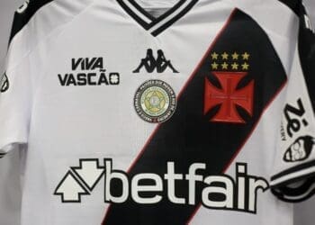 Mocidade Independente de Padre Miguel expressa gratidão ao Vasco pelo patch utilizado na camiseta durante o confronto contra o Flamengo.