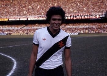 Roberto Dinamite anotou, jogando pelo Vasco, 142 gols contra equipes do G12 do futebol brasileiro.