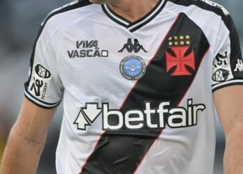 Vasco recebeu ofertas de 4 empresas antes de firmar contrato de fornecimento de material com a Nike.