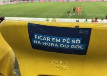 Setor Maracanã Mais lança campanha para incentivar torcedores a assistirem aos jogos sentados.