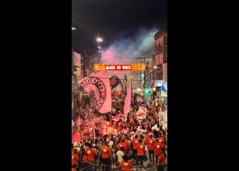 Comandado por MC Darlan, o Bloco do Vasco atraiu uma grande multidão em São João da Barra; veja o vídeo.