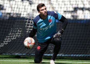 Cruzeiro demonstra interesse em contratar Léo Jardim