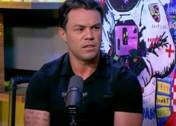 Ex-vascaínos Kleber Gladiador e Carlos Alberto assumem o papel de comentaristas no programa ‘Arena SBT’