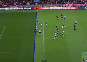 Análise do VAR no gol do Flamengo gera controvérsias entre os torcedores do Vasco; confira as imagens.