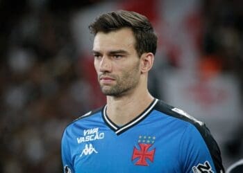 Veja os desempenhos de Léo Jardim, Nuno Moreira, Payet e Loide Augusto na partida contra o Flamengo.