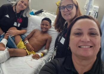 Menino da base do Vasco que foi baleado só retomará os treinos após um período de recuperação de 3 semanas.