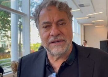 Presidente do São Paulo afirma não ter conhecimento sobre diálogo entre Vasco e Marinakis