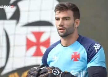 Léo Jardim contrata treinador físico pessoal para agregar ao treinamento desenvolvido no Vasco