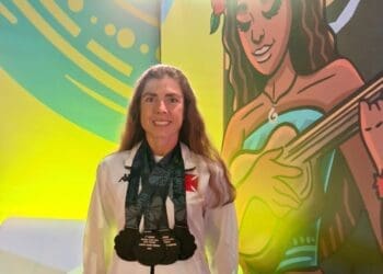 Maratonas Aquáticas: Gloria Raizer é agraciada com a Black Medal dos campeões de 2024 do Aloha Spirit