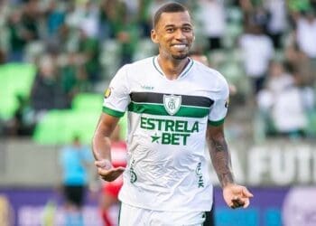 Presidente do América-MG afirma que Vasco não realizou novos contatos sobre o atacante Fabinho.