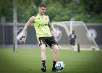 Vasco compartilha imagens do treino realizado nesta segunda-feira no CT Moacyr Barbosa; confira