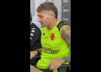 Vasco compartilha vídeo e imagens da coletiva de Vegetti realizada nesta terça-feira no CT Moacyr Barbosa.