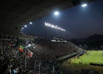 Por determinação da Conmebol, Vasco aplicará R$ 500 mil na aquisição de novos refletores para o Estádio São Januário.