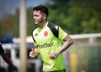 Comissão técnica do Vasco conta com Philippe Coutinho e Adson na abertura do Brasileiro.