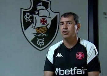 Carille acredita que não há necessidade de contratações no Vasco: ‘É possível realizar um bom trabalho’