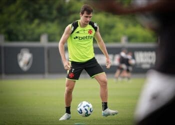 Vasco compartilha imagens do treinamento da última sexta-feira no CT Moacyr Barbosa; veja as fotos.