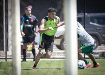 Adson faz seu retorno aos campos em partida amistosa contra o Boavista, após um período sem jogar desde agosto de 2024.