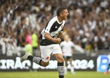 Vasco apresenta um número superior de vitórias em comparação com derrotas em suas estreias no Campeonato Brasileiro de pontos corridos; confira o histórico.