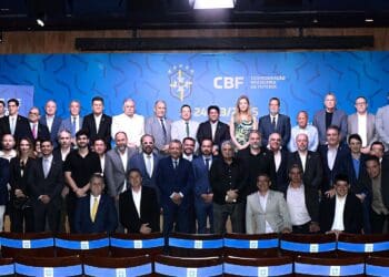 Ednaldo Rodrigues é reconduzido à presidência da CBF com apoio das 27 federações e dos 40 clubes das Séries A e B.